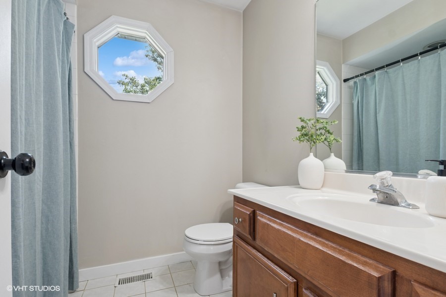 132 S Vincent Drive, Bolingbrook, IL 60490