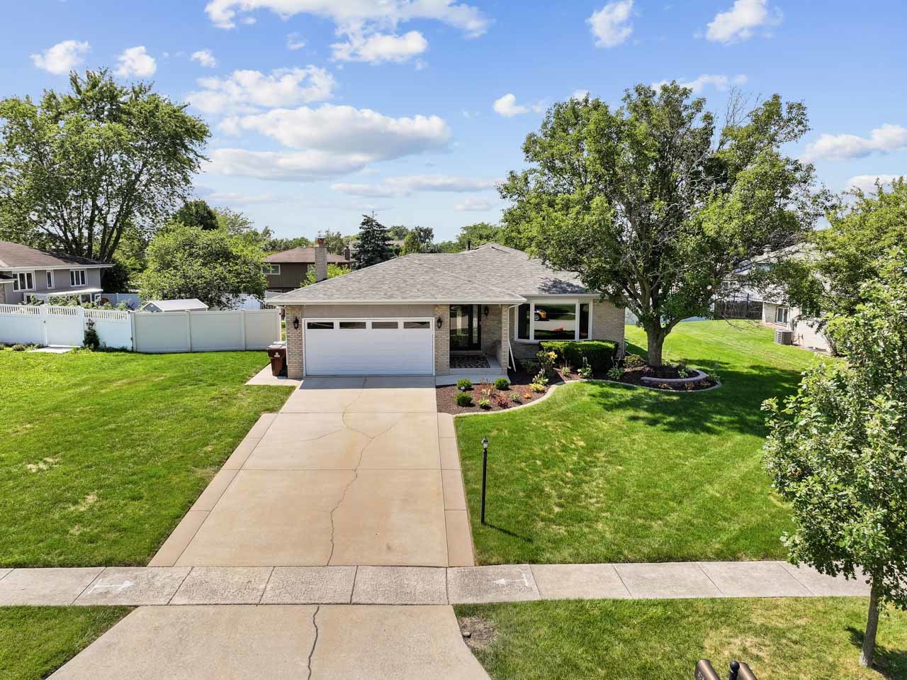 20526 S Grand Prairie Lane, Frankfort, IL 60423