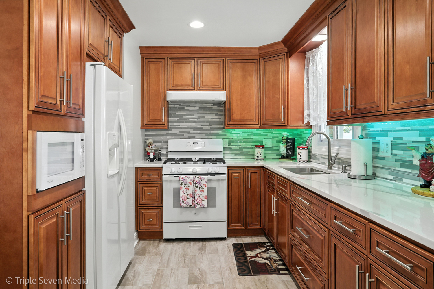 7013 Saratoga Drive, Bridgeview, IL 60455