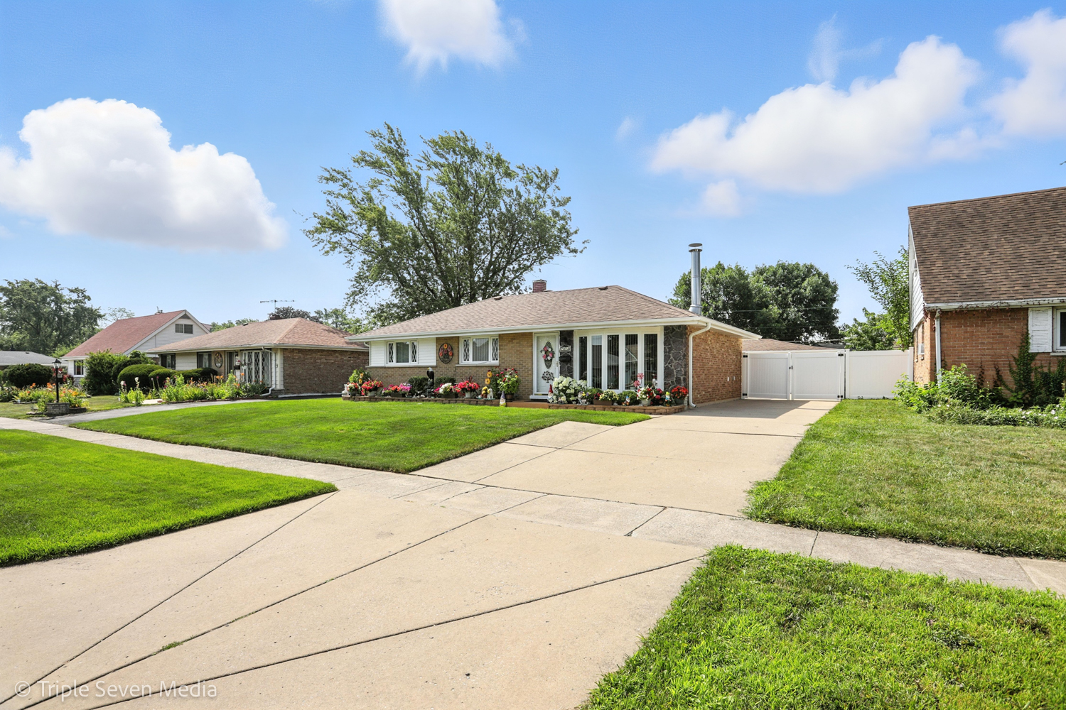 7013 Saratoga Drive, Bridgeview, IL 60455