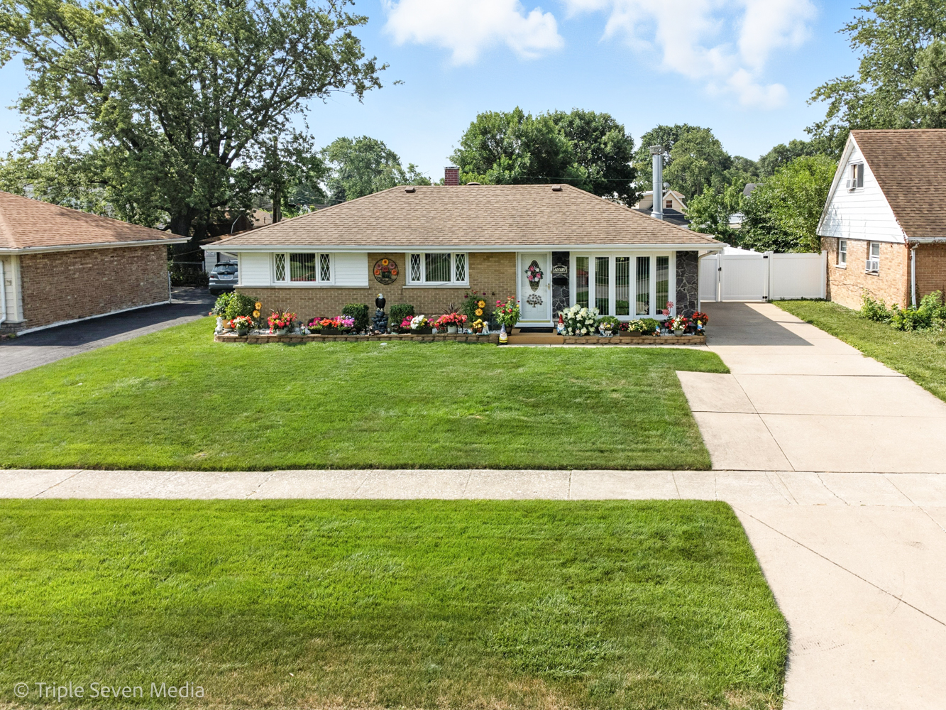 7013 Saratoga Drive, Bridgeview, IL 60455
