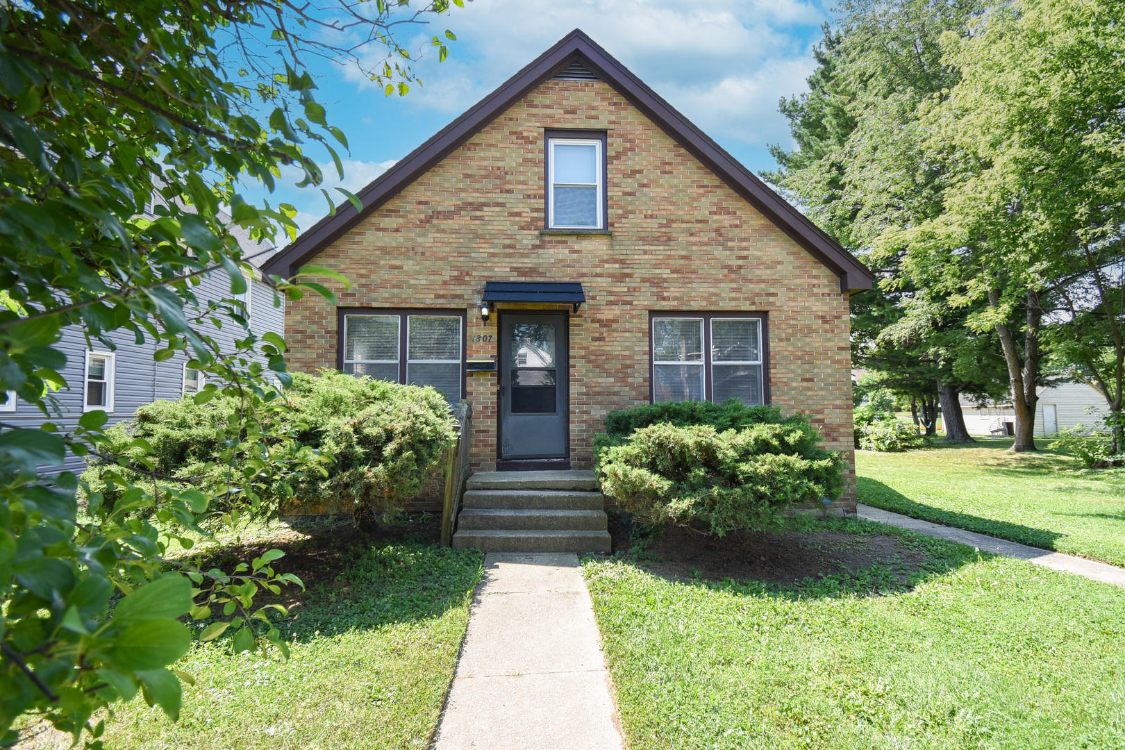 1807 16th Street, North Chicago, IL 60064