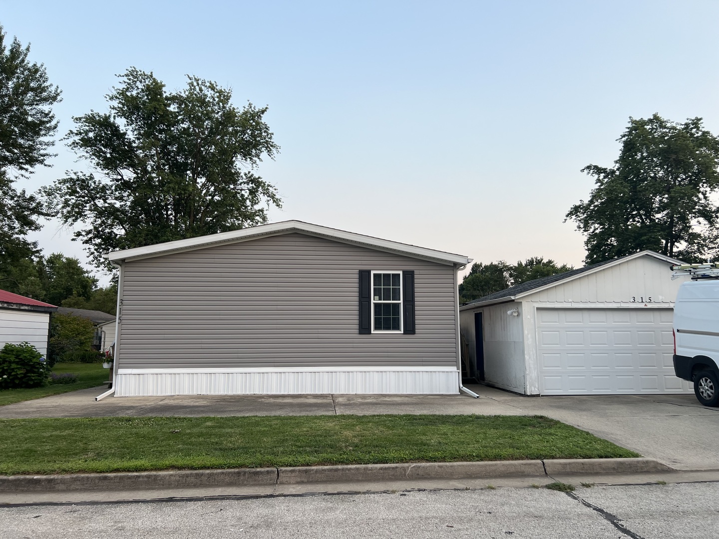 315 Avenue F Avenue, Bloomington, IL 61704