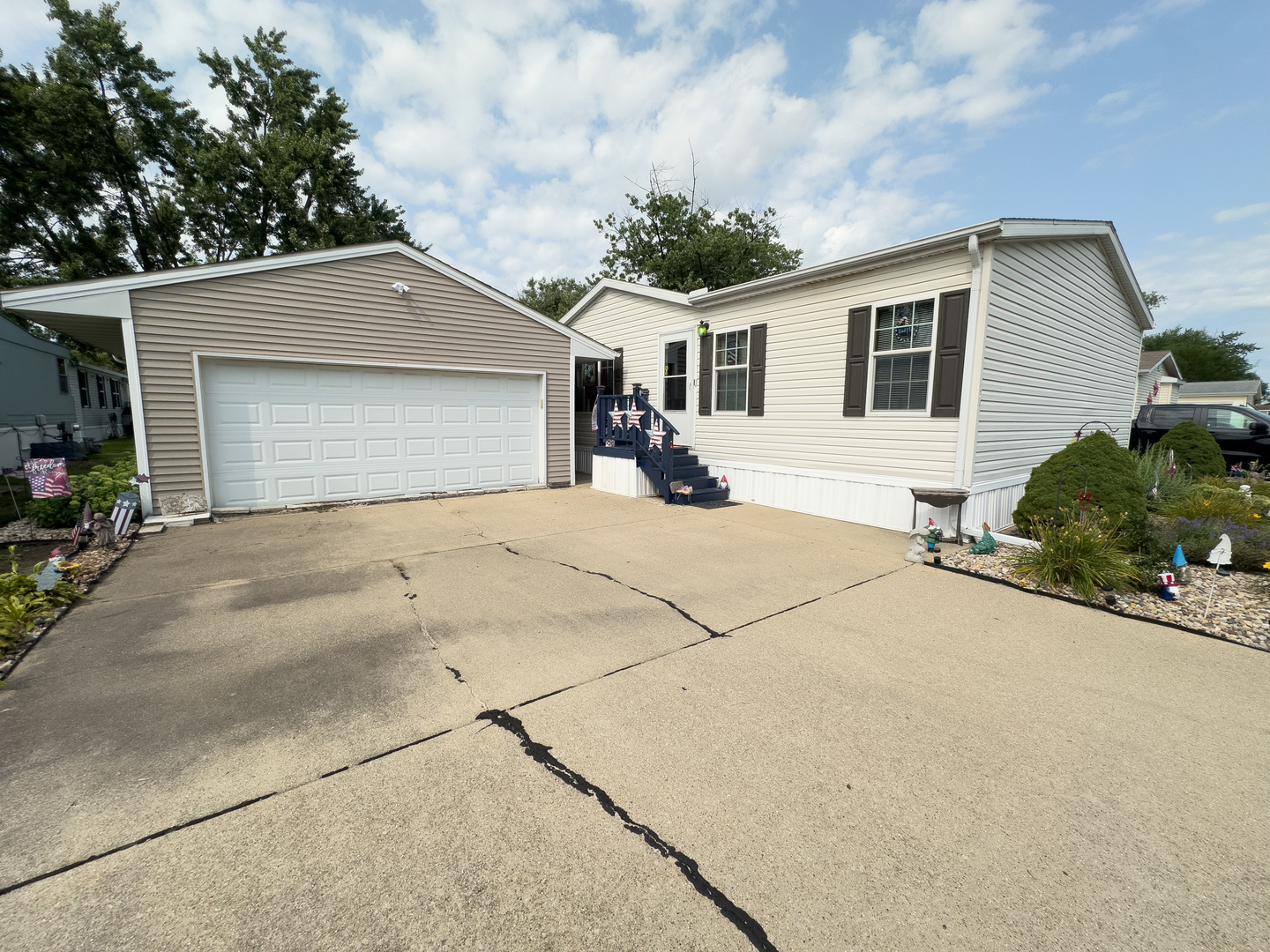 320 Avenue F, Bloomington, IL 61704