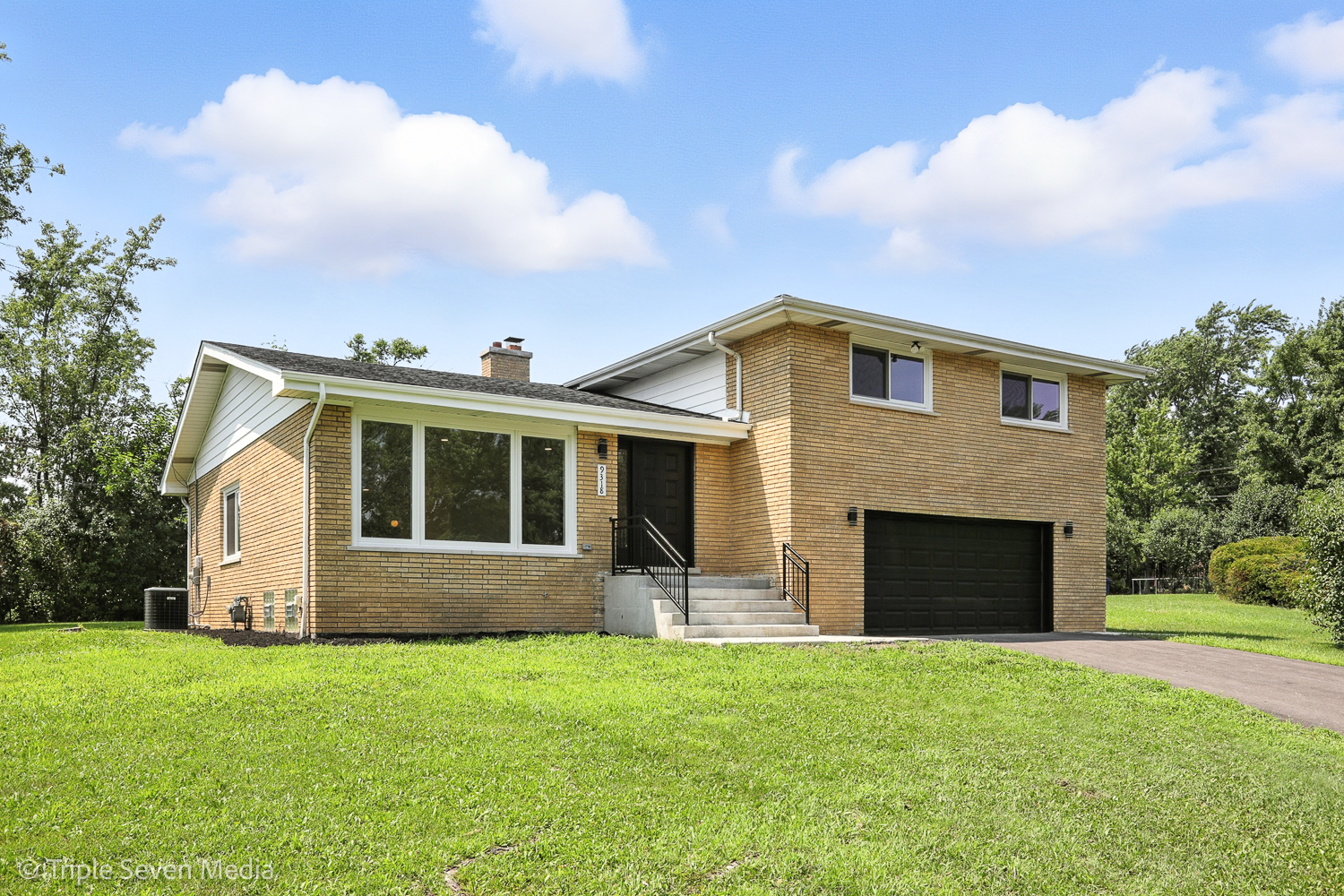 9318 S 87th Avenue, Hickory Hills, IL 60457