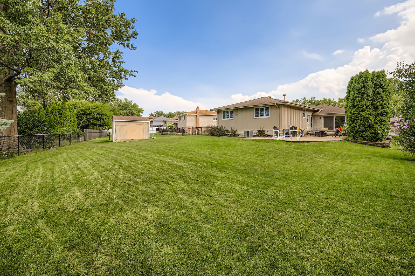 9100 Oakwood Drive, Tinley Park, IL 60487