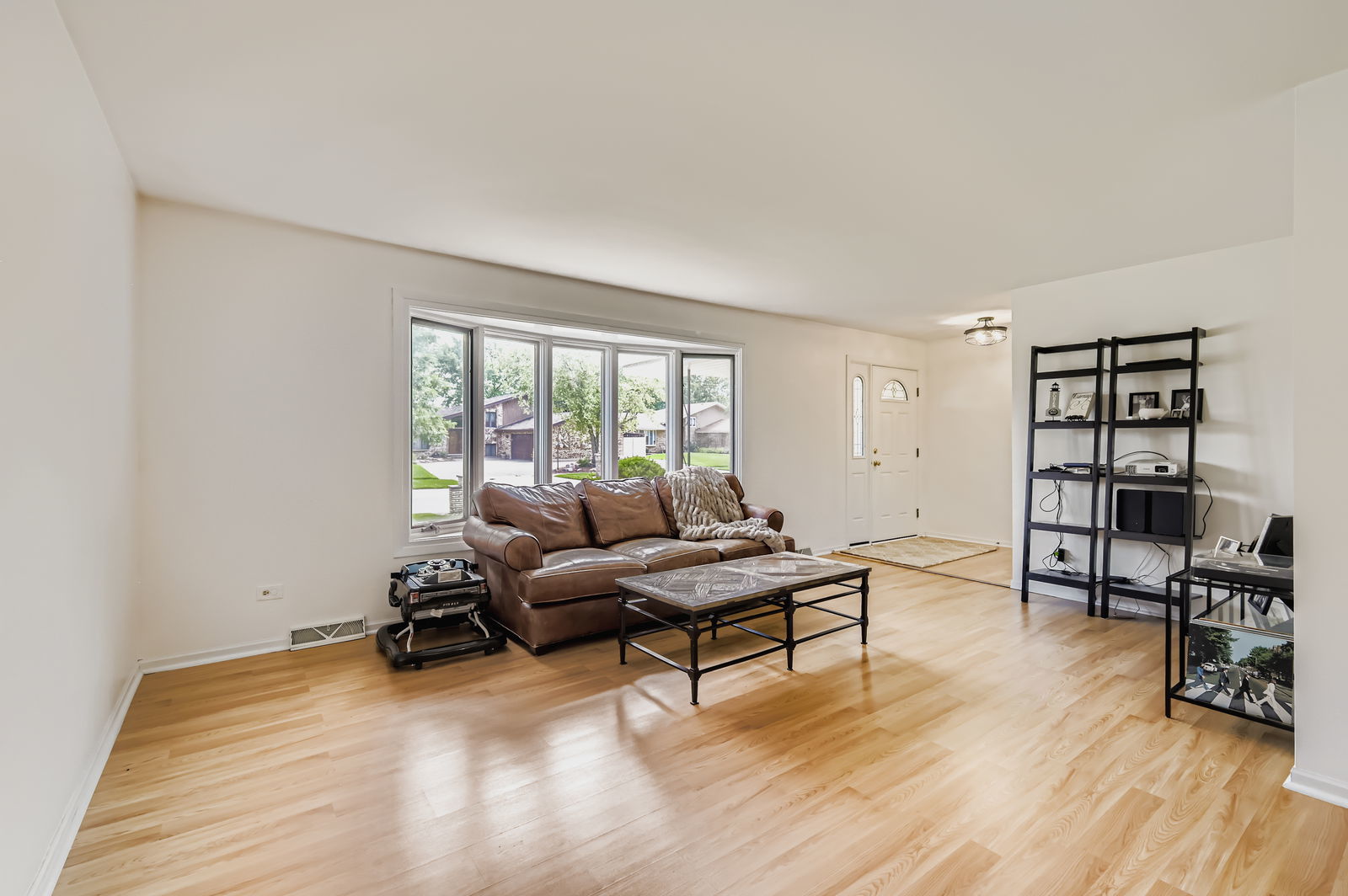 9100 Oakwood Drive, Tinley Park, IL 60487