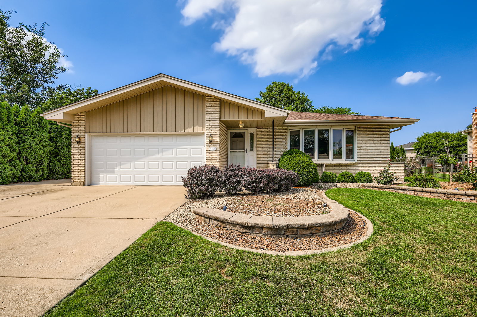 9100 Oakwood Drive, Tinley Park, IL 60487