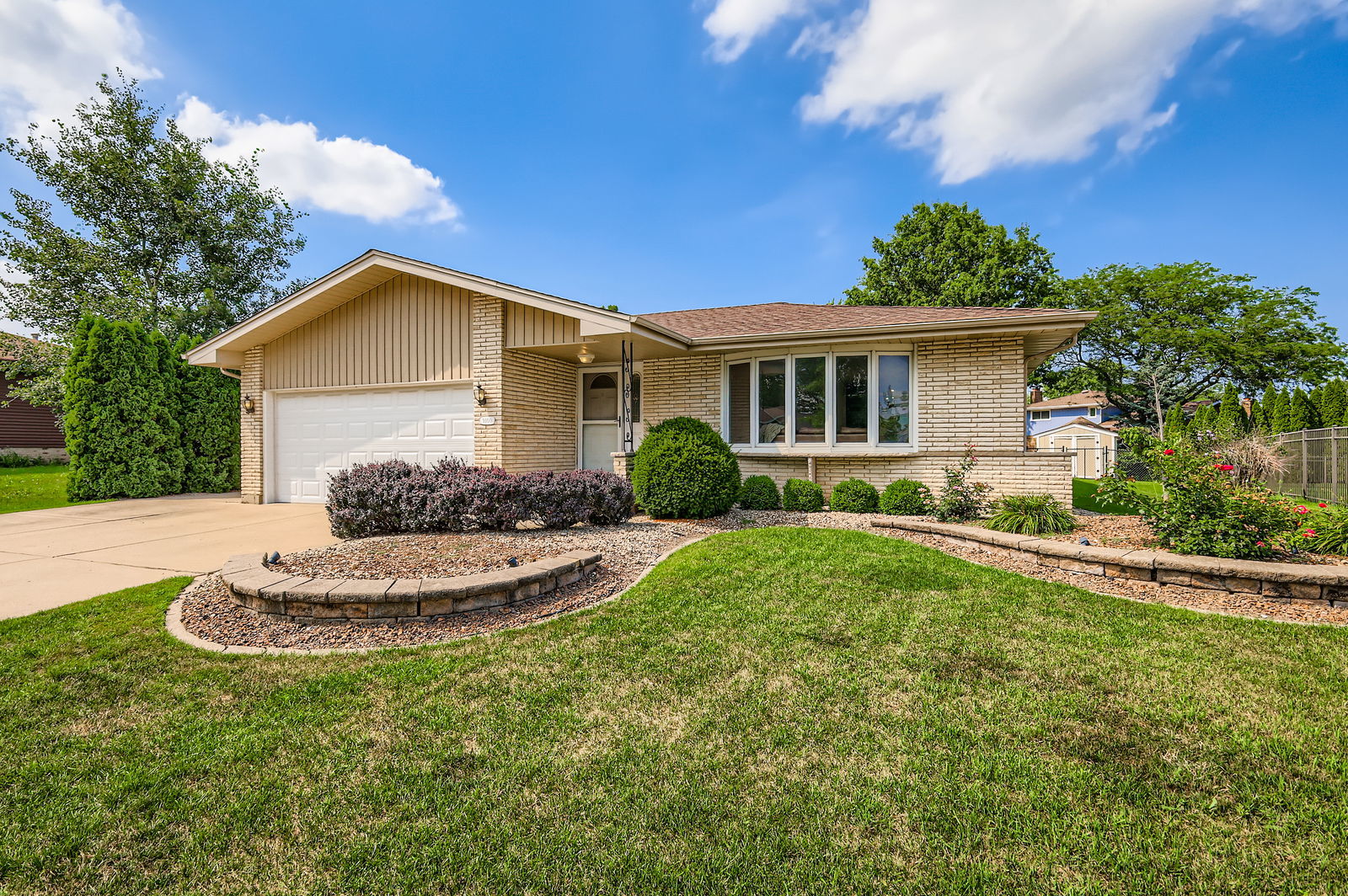 9100 Oakwood Drive, Tinley Park, IL 60487