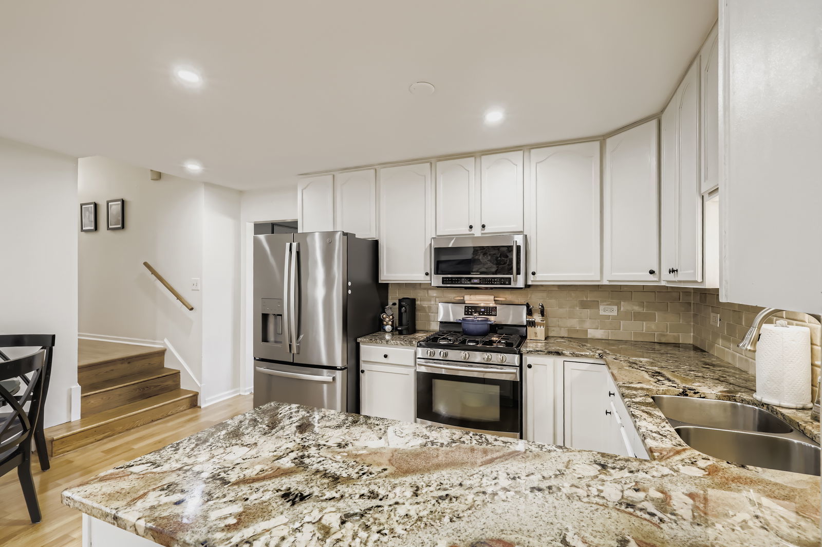 9100 Oakwood Drive, Tinley Park, IL 60487