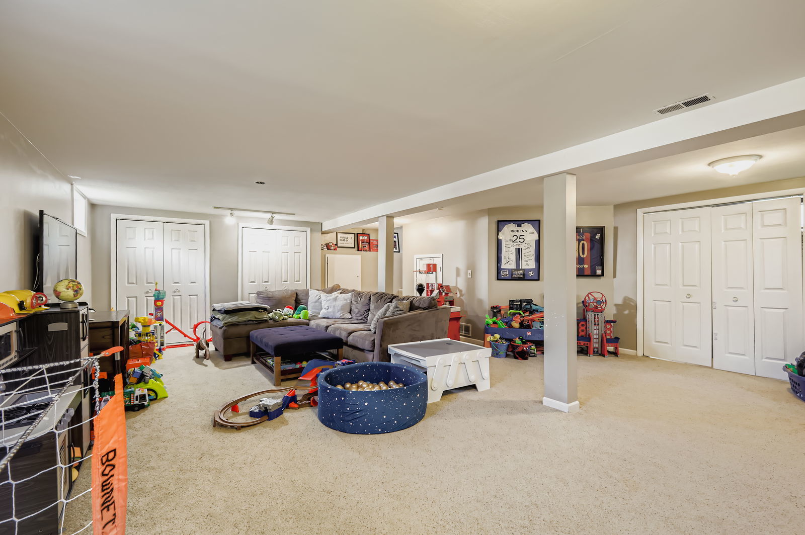 9100 Oakwood Drive, Tinley Park, IL 60487