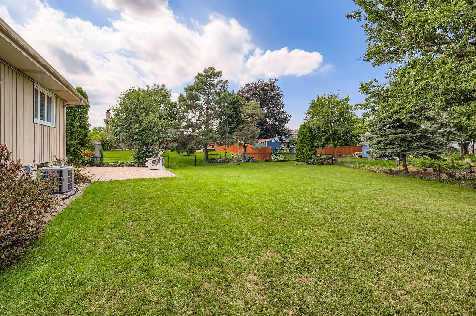 9100 Oakwood Drive, Tinley Park, IL 60487