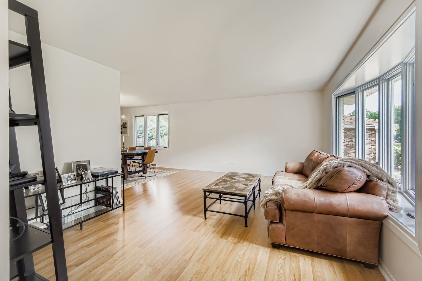 9100 Oakwood Drive, Tinley Park, IL 60487