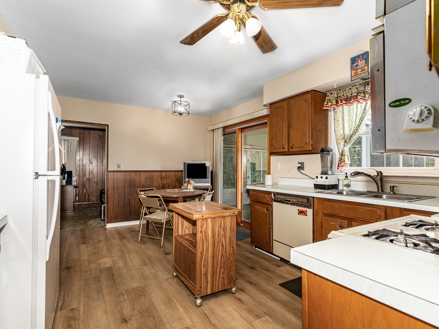 1012 Apple Lane, Lombard, IL 60148