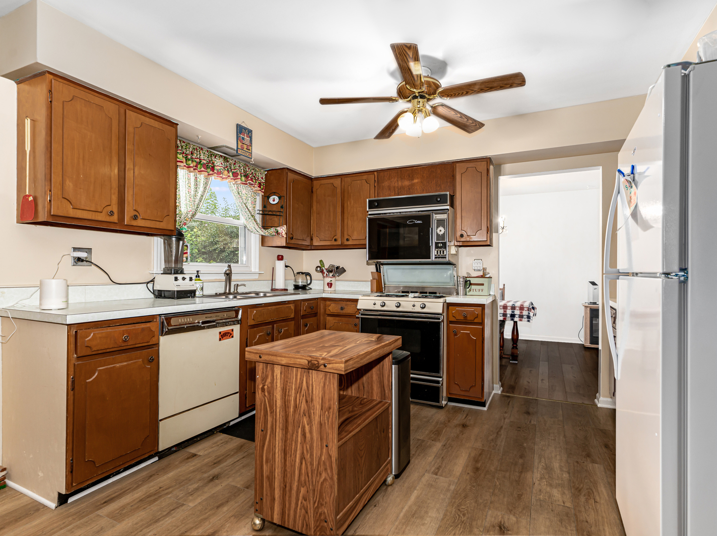 1012 Apple Lane, Lombard, IL 60148