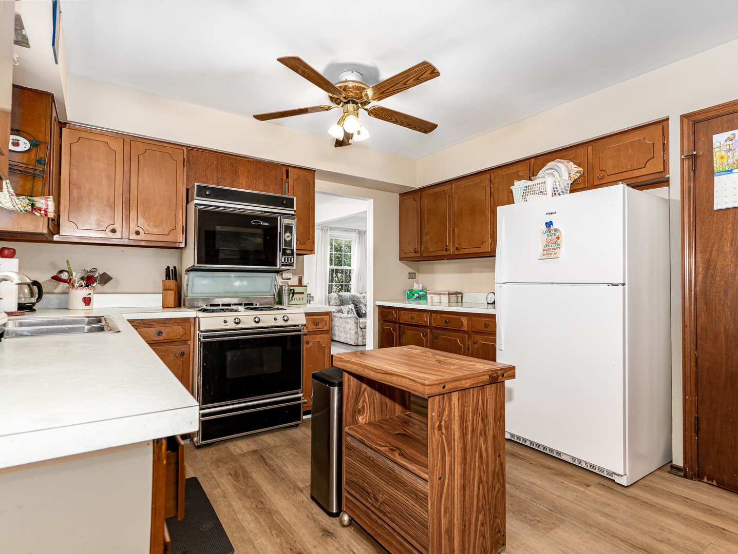 1012 Apple Lane, Lombard, IL 60148