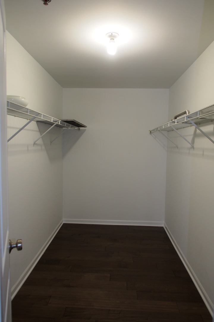 129 Acacia Circle #205E, Indian Head Park, IL 60525