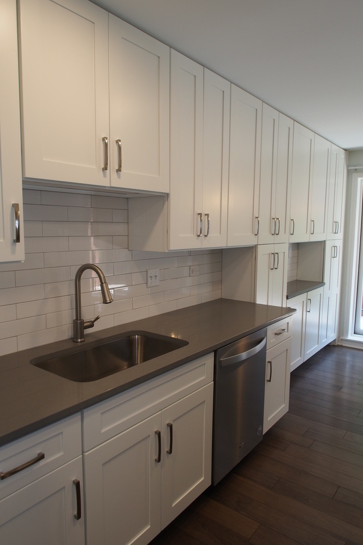 129 Acacia Circle #205E, Indian Head Park, IL 60525
