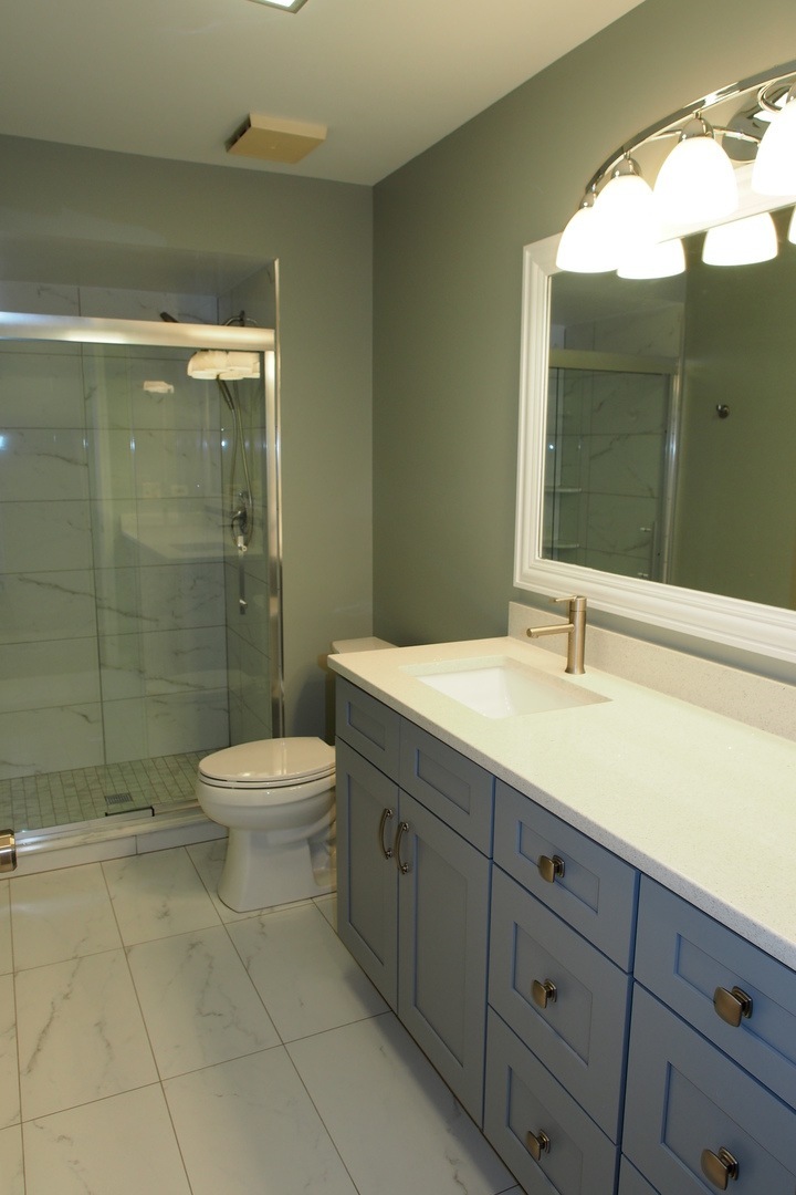 129 Acacia Circle #205E, Indian Head Park, IL 60525