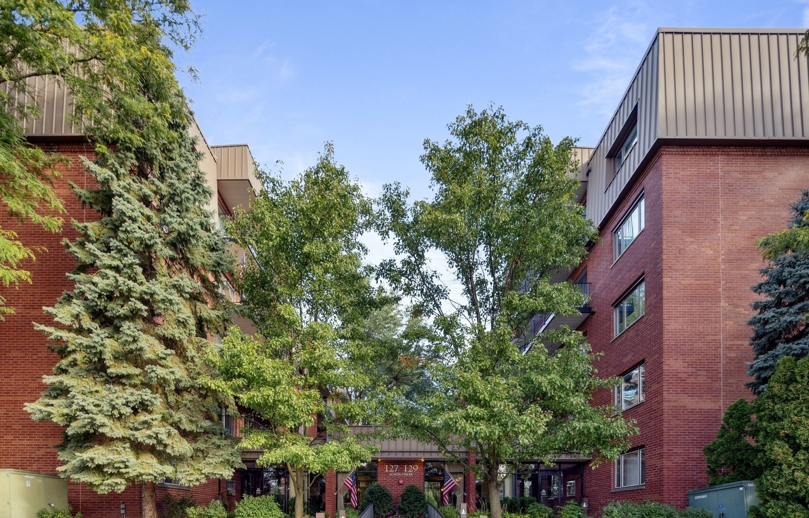 129 Acacia Circle #205E, Indian Head Park, IL 60525