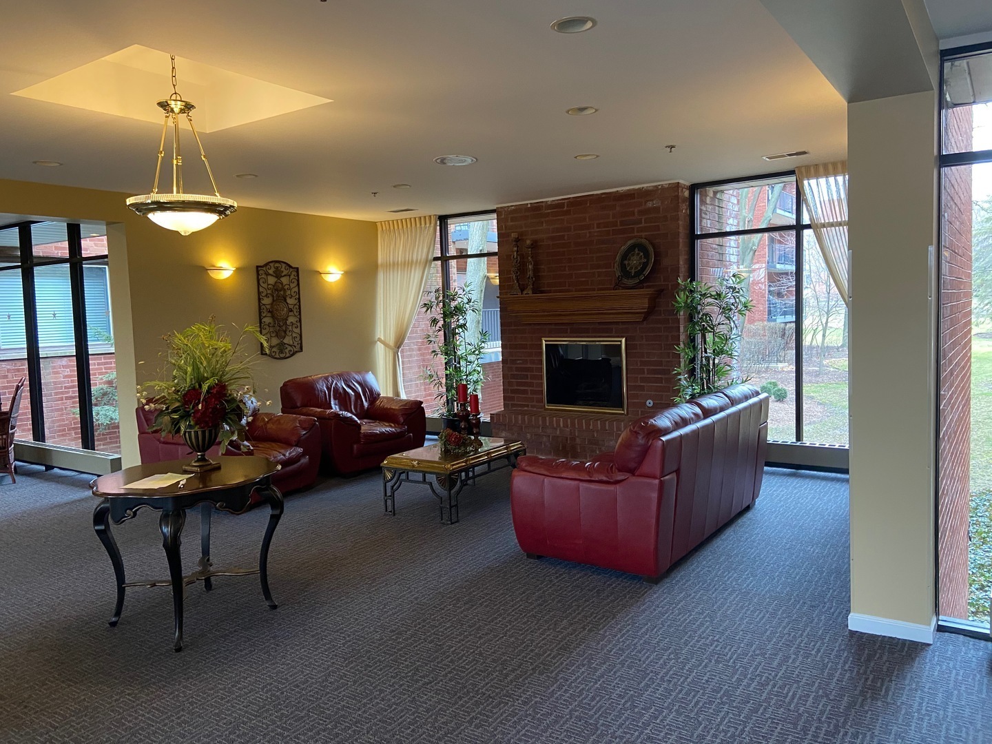 129 Acacia Circle #205E, Indian Head Park, IL 60525