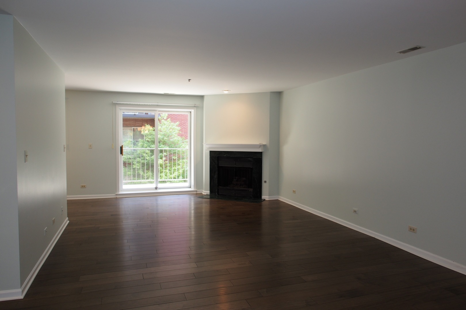 129 Acacia Circle #205E, Indian Head Park, IL 60525