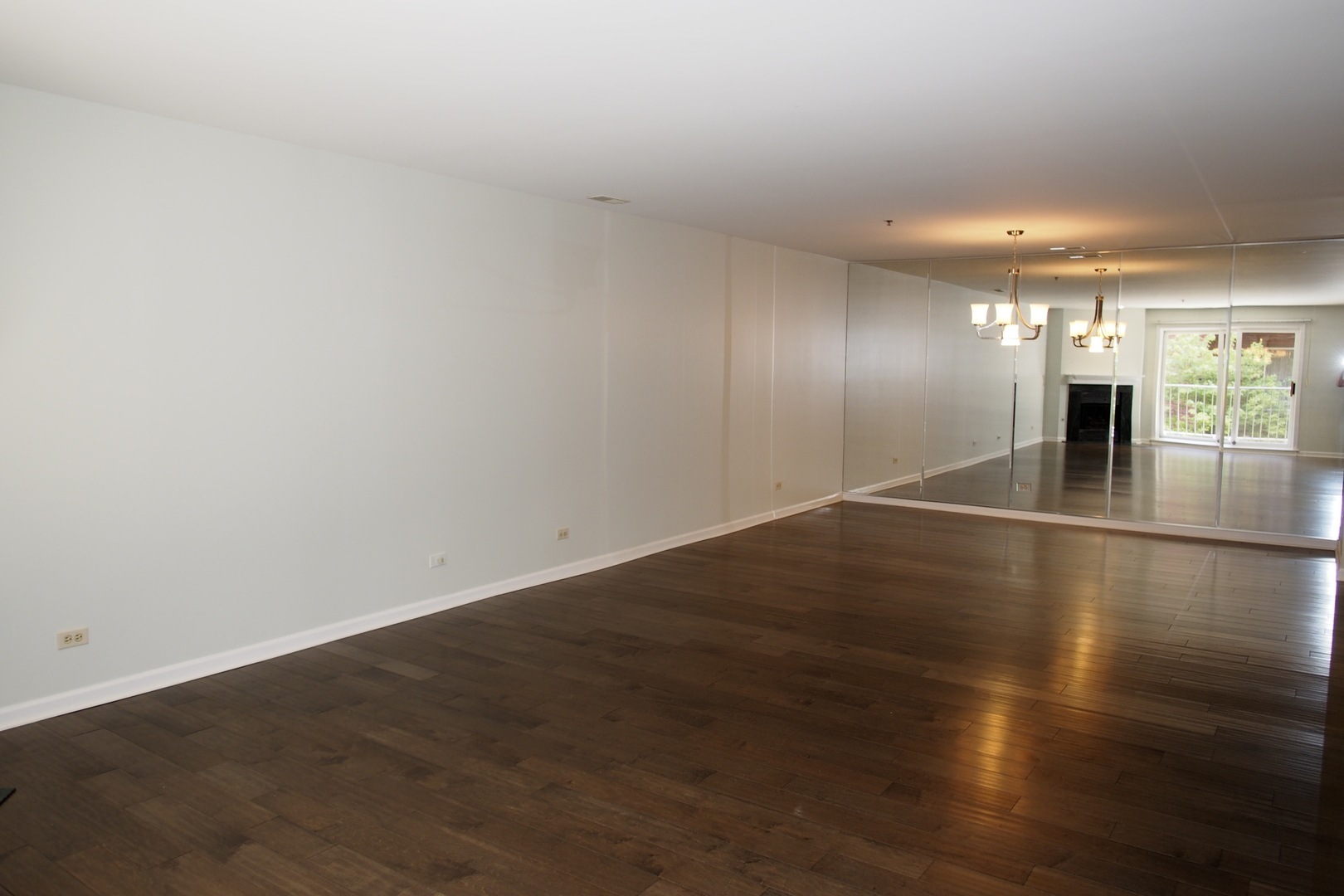 129 Acacia Circle #205E, Indian Head Park, IL 60525