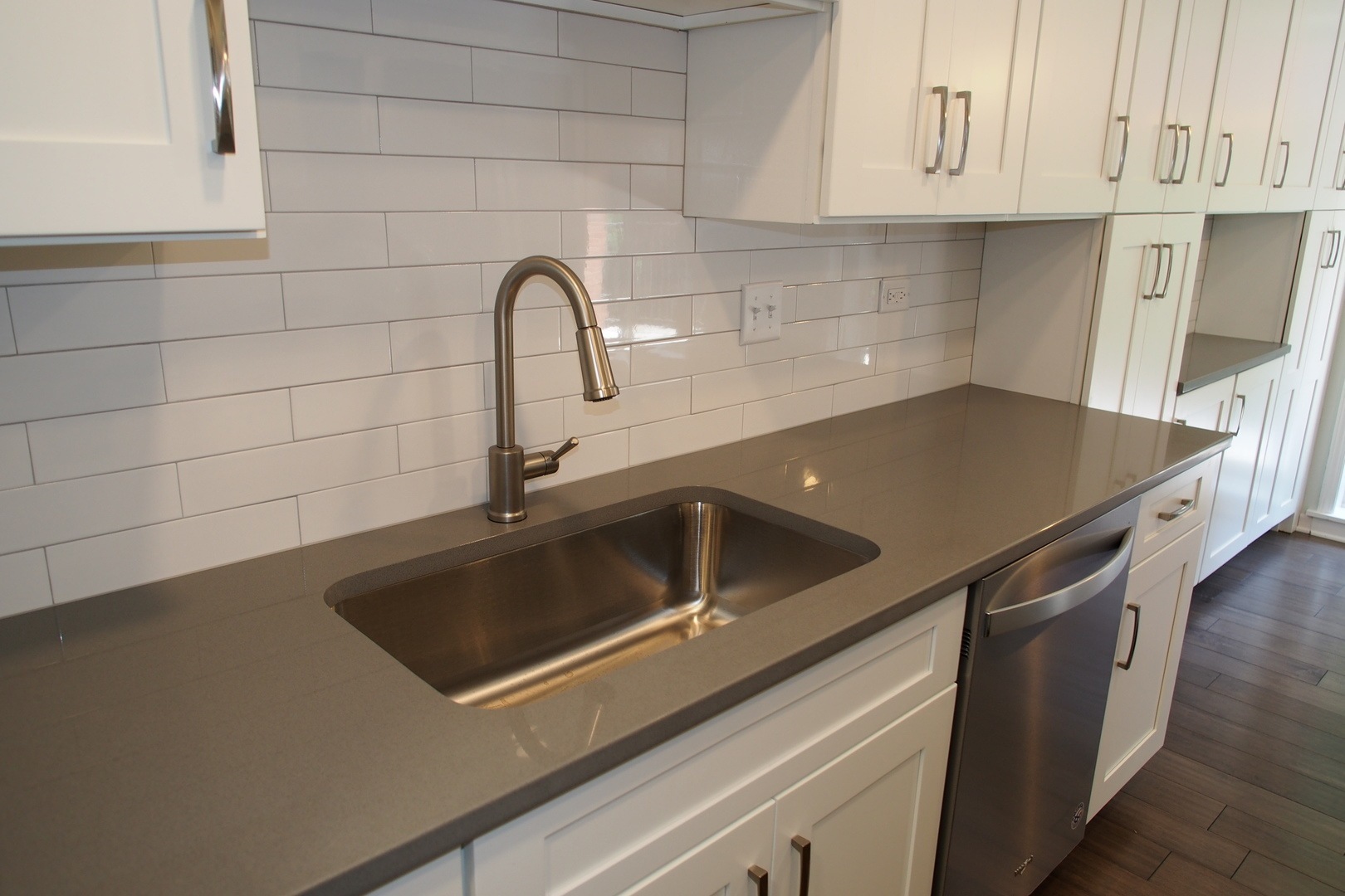 129 Acacia Circle #205E, Indian Head Park, IL 60525
