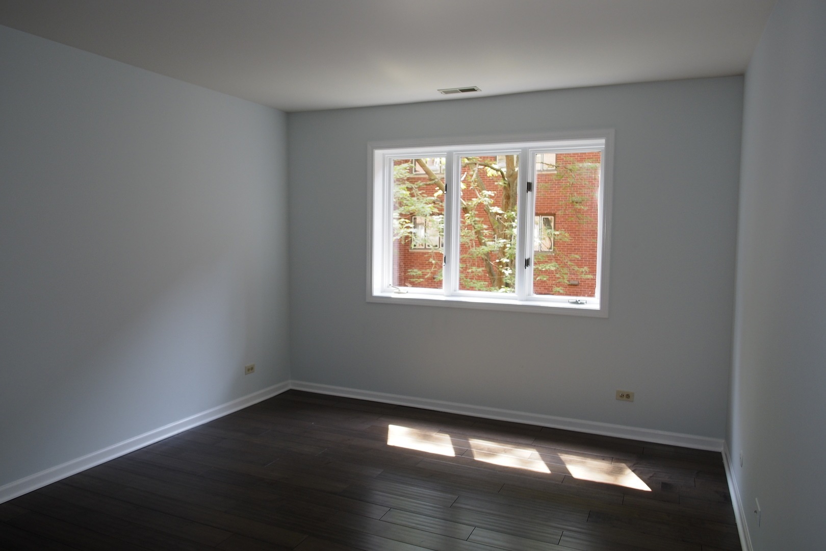 129 Acacia Circle #205E, Indian Head Park, IL 60525