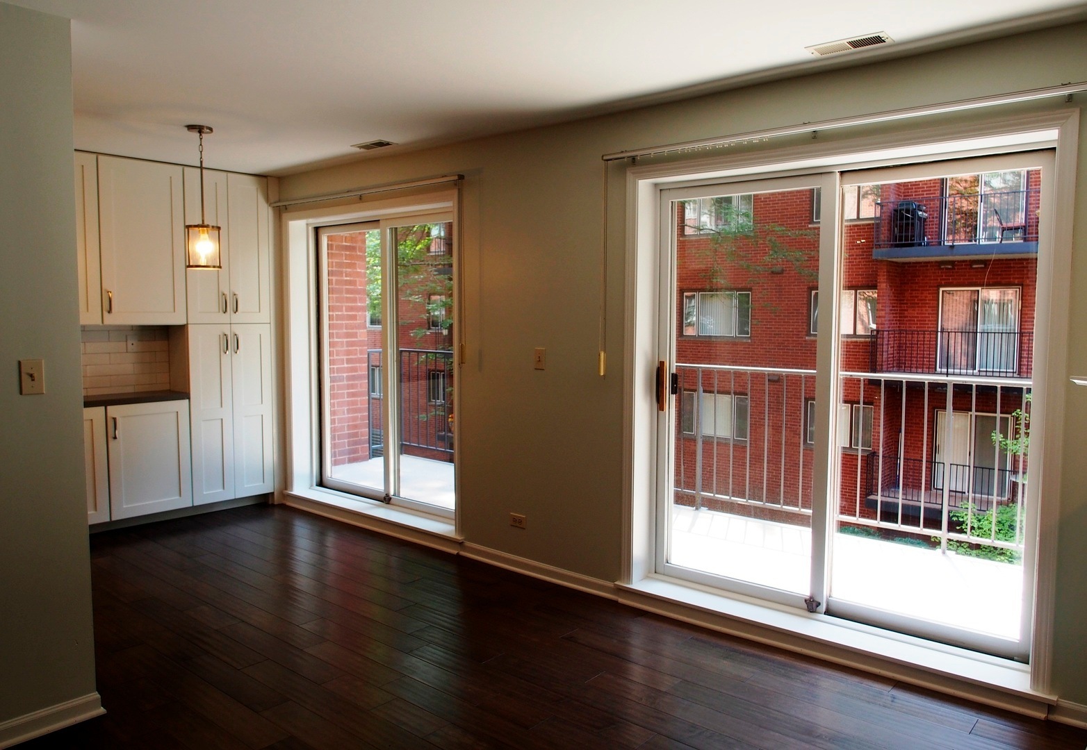 129 Acacia Circle #205E, Indian Head Park, IL 60525