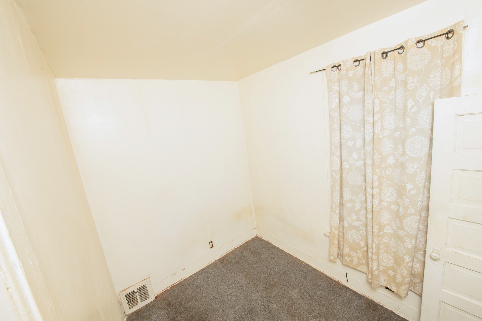 10240 S Indiana Avenue, Chicago, IL 60628