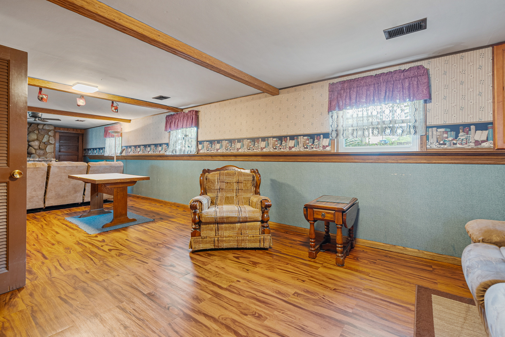 8832 Pleasant Avenue, Hickory Hills, IL 60457
