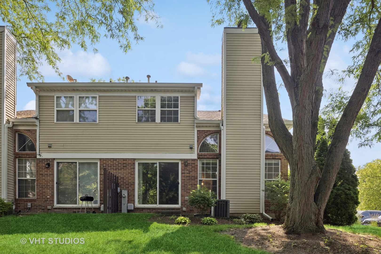 614 Hillview Court, West Chicago, IL 60185