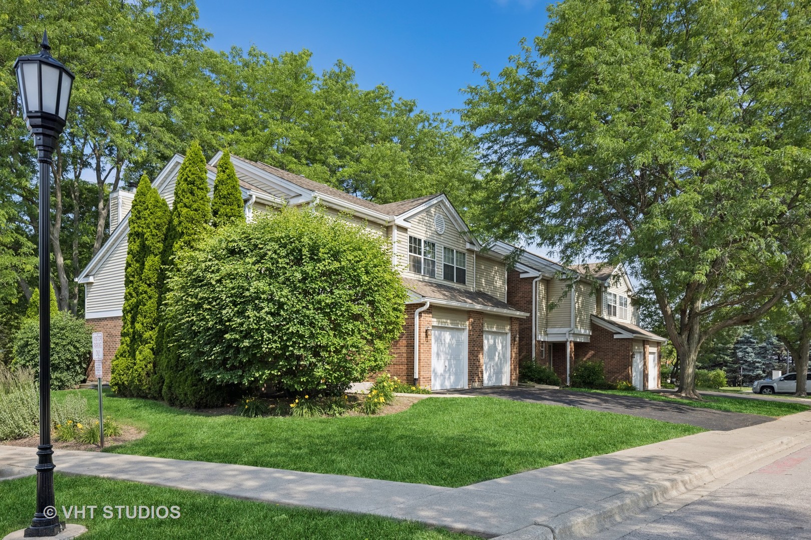 614 Hillview Court, West Chicago, IL 60185