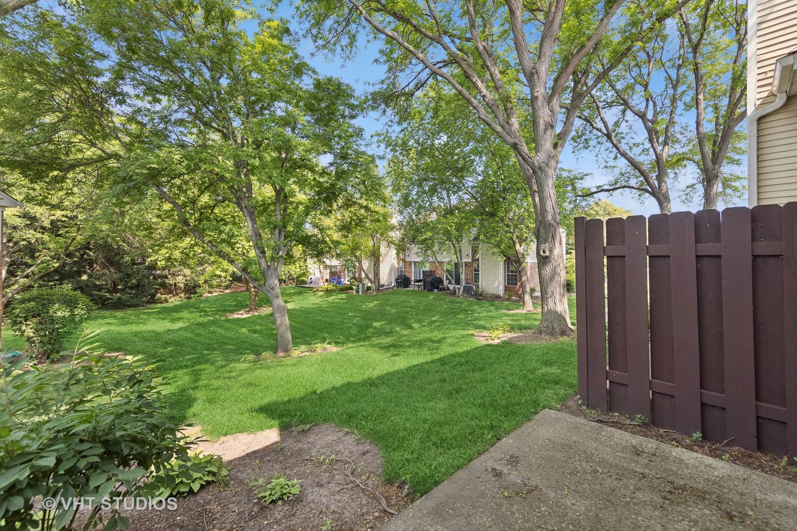 614 Hillview Court, West Chicago, IL 60185