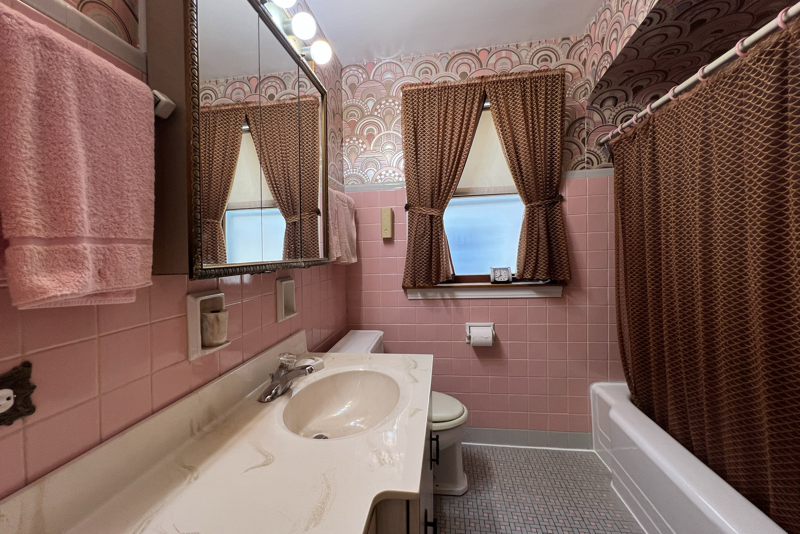 6231 W Holbrook Street, Chicago, IL 60646