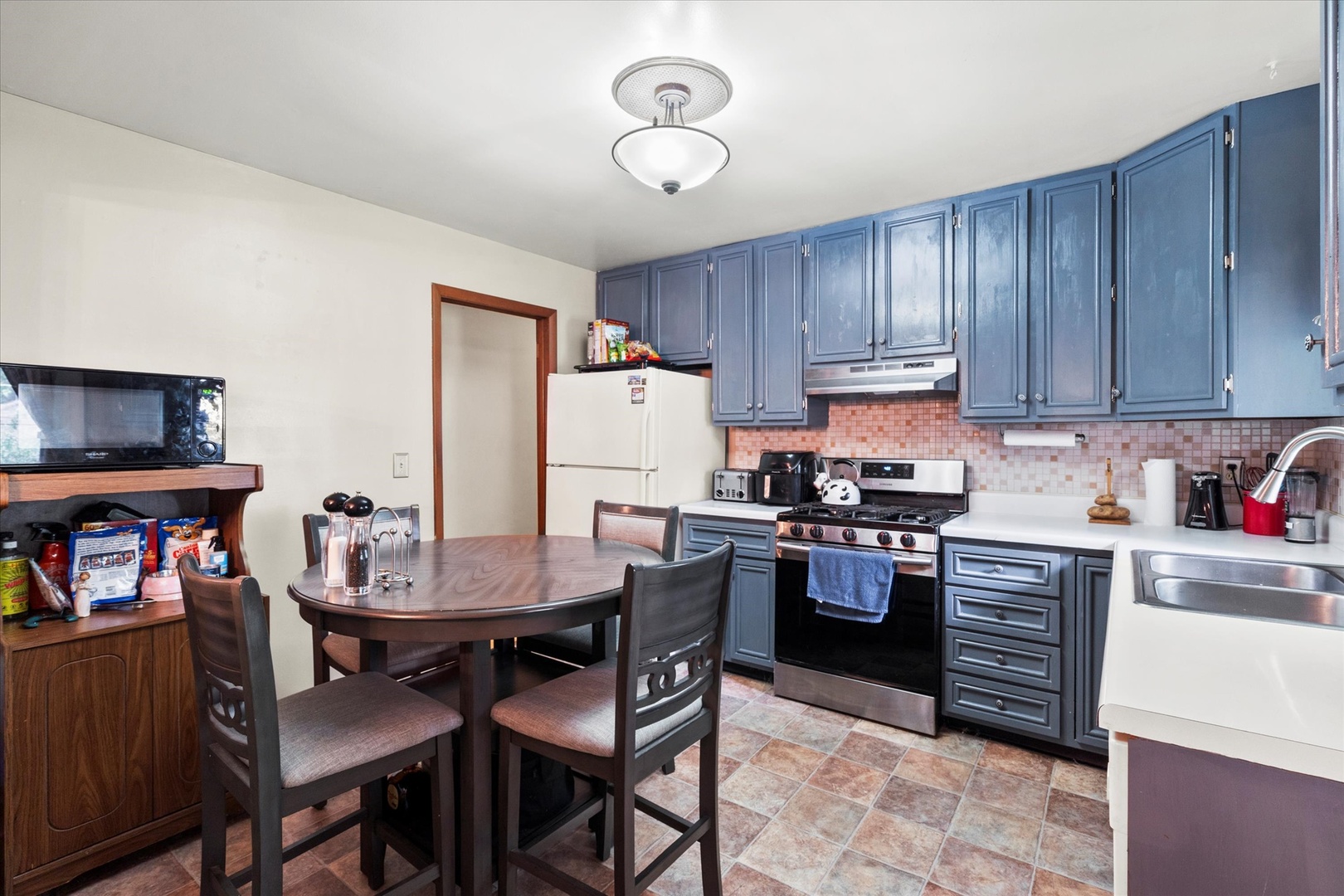 804 Bussey Court, Streamwood, IL 60107