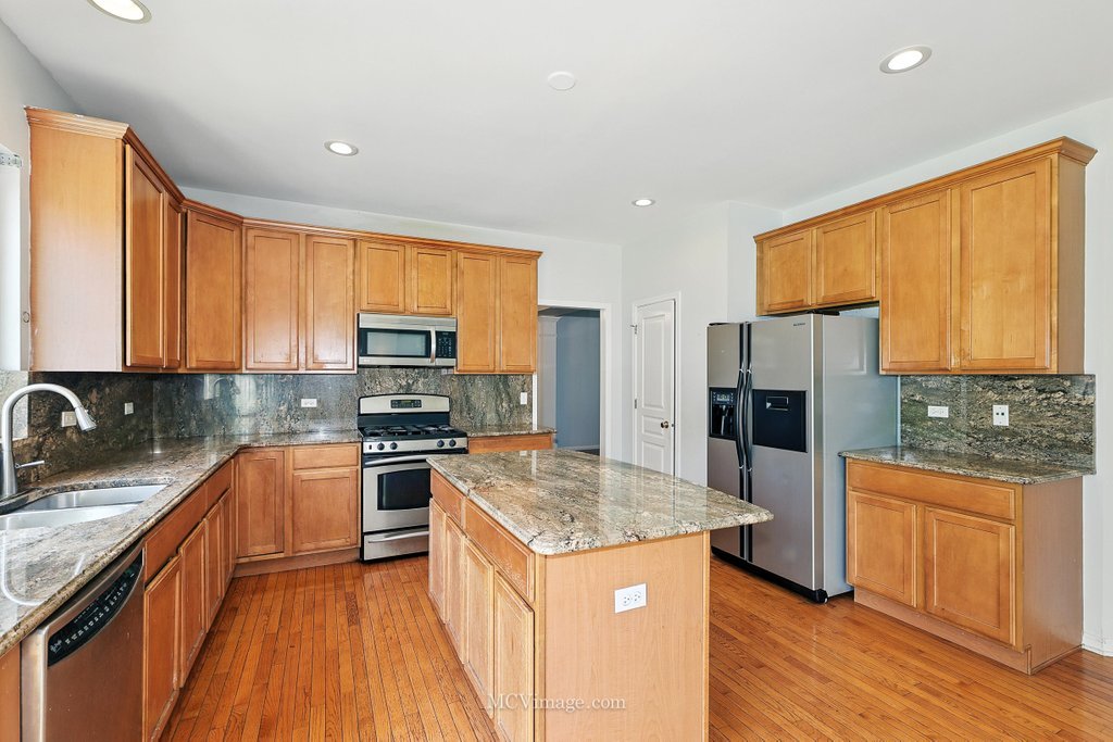402 Marshall Ash Street, Bolingbrook, IL 60490