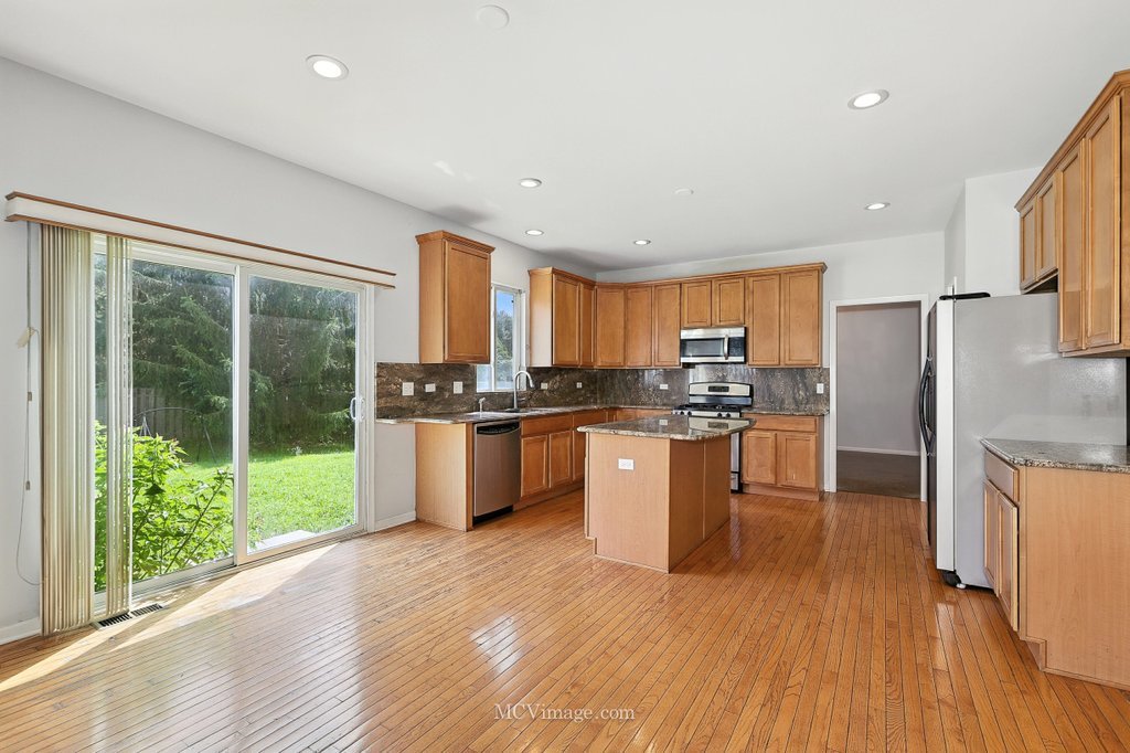 402 Marshall Ash Street, Bolingbrook, IL 60490