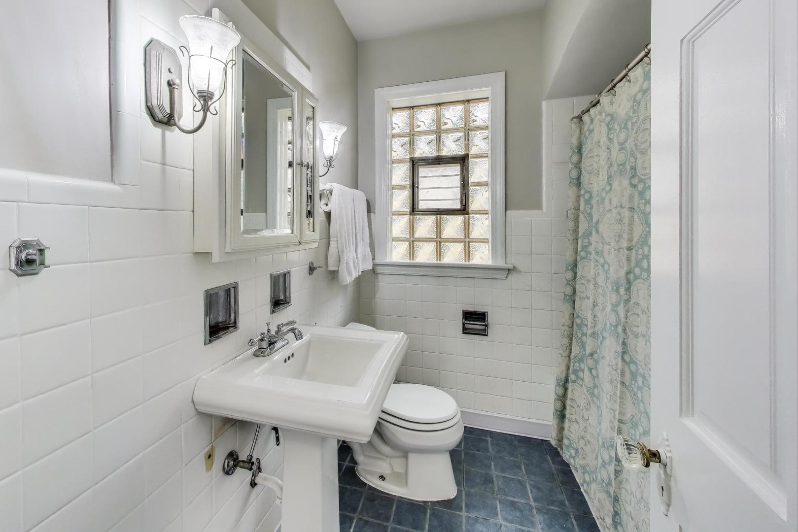 9336 S Leavitt Street, Chicago, IL 60643