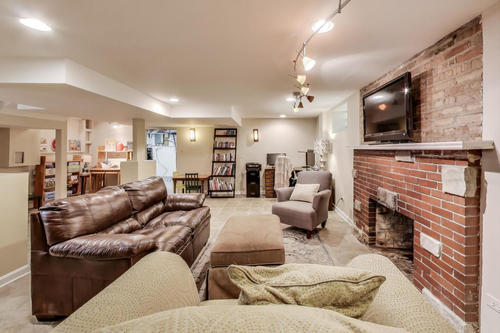 9336 S Leavitt Street, Chicago, IL 60643