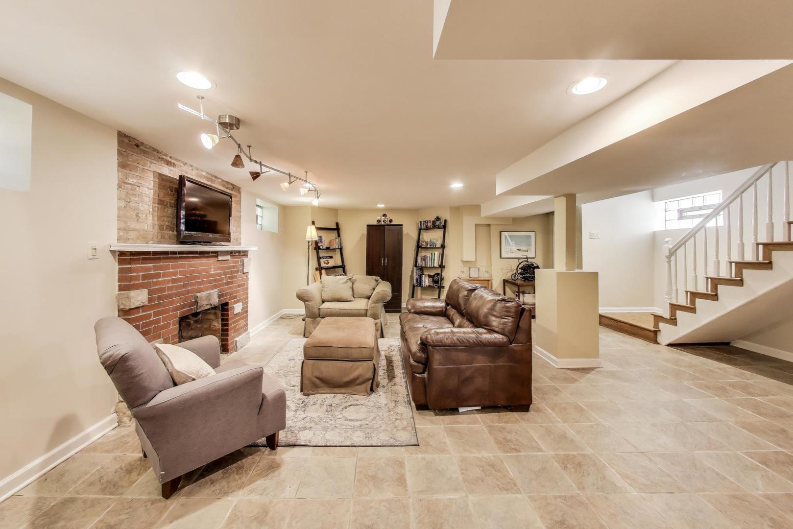 9336 S Leavitt Street, Chicago, IL 60643