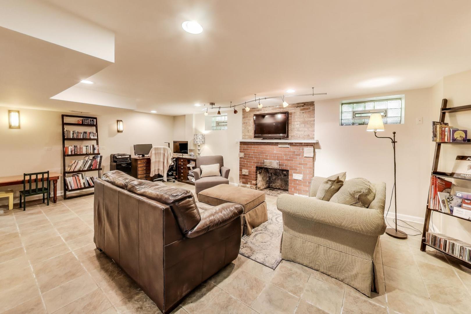 9336 S Leavitt Street, Chicago, IL 60643