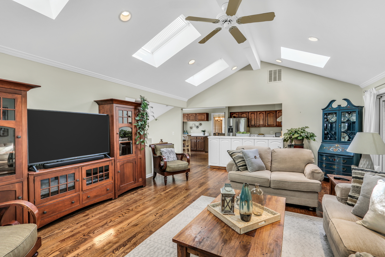 409 Greenview Drive, Park City, IL 60085