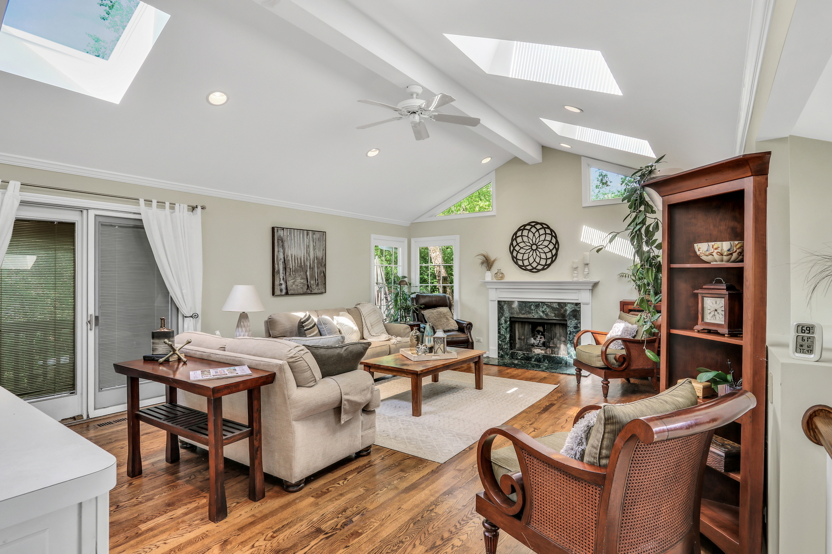 409 Greenview Drive, Park City, IL 60085
