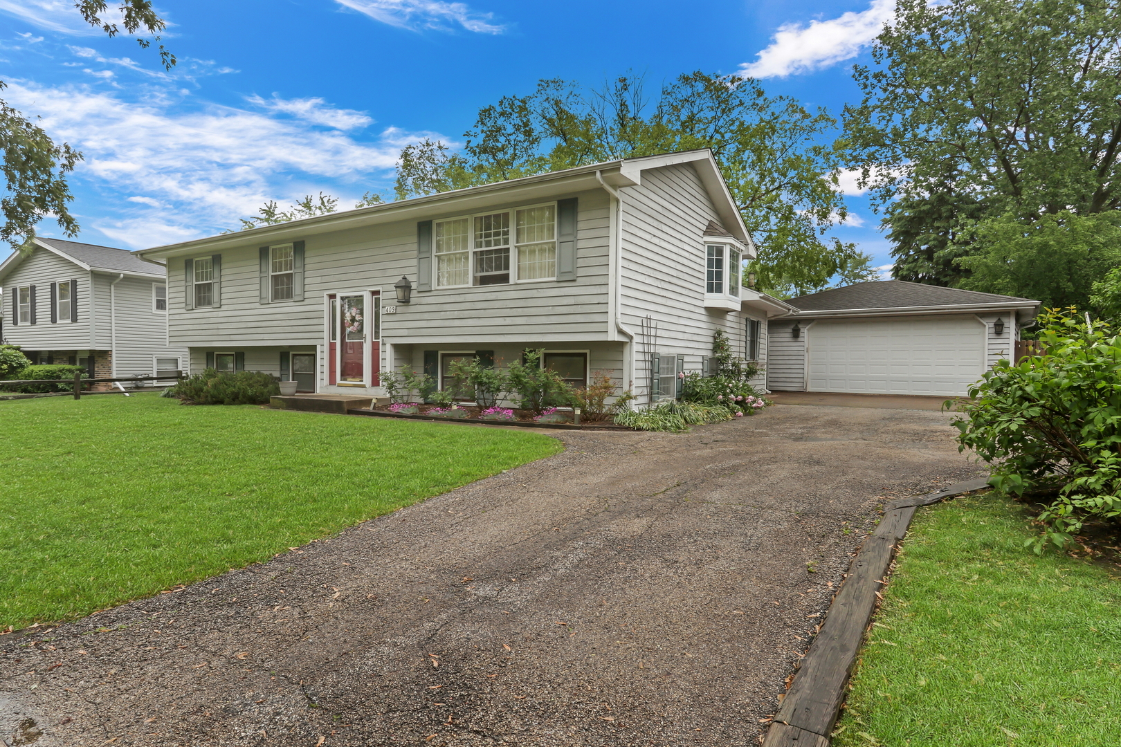 409 Greenview Drive, Park City, IL 60085