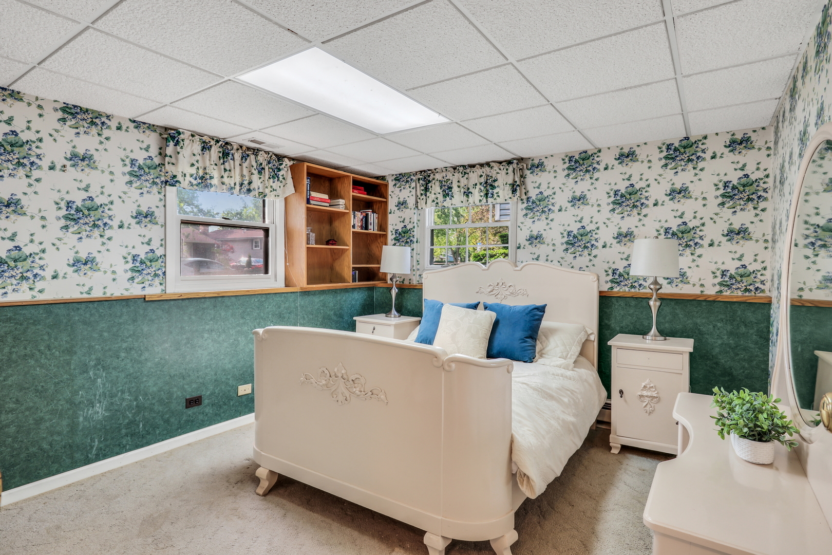 409 Greenview Drive, Park City, IL 60085