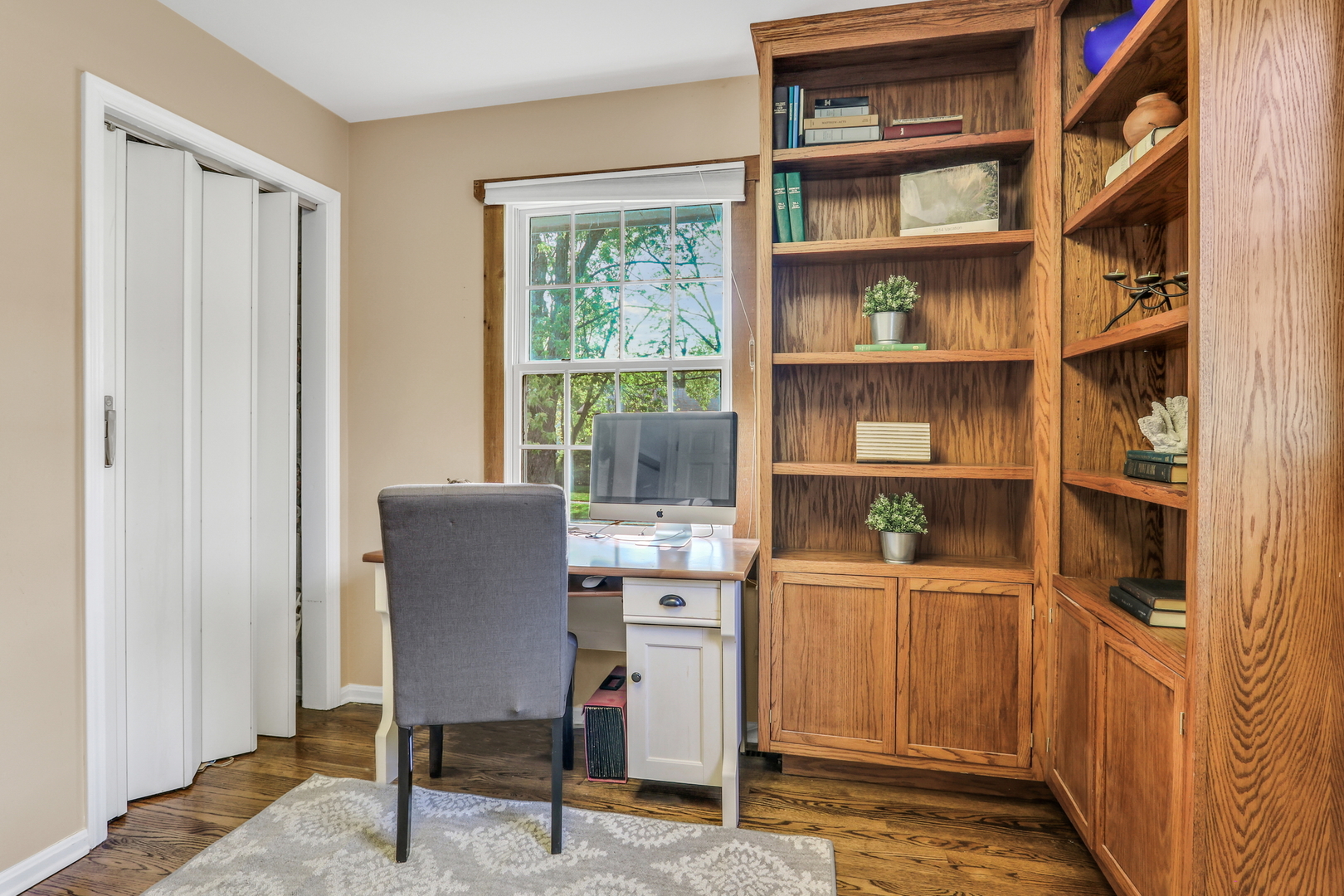 409 Greenview Drive, Park City, IL 60085