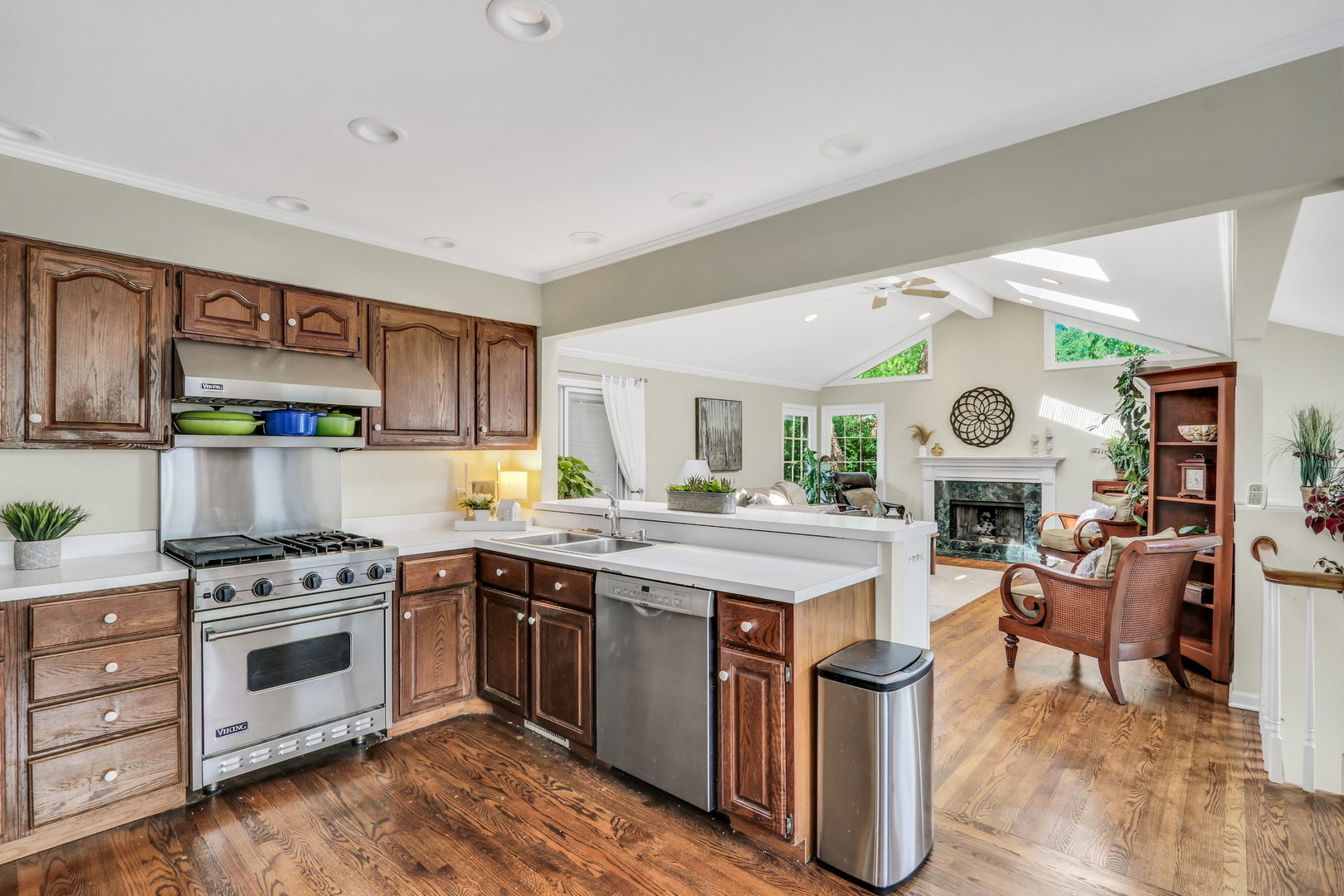 409 Greenview Drive, Park City, IL 60085