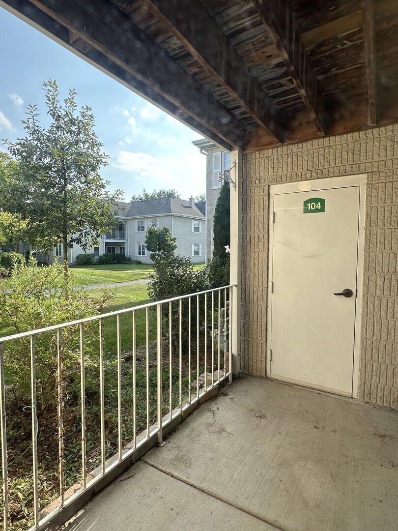 794 N Gary Avenue #104, Carol Stream, IL 60188